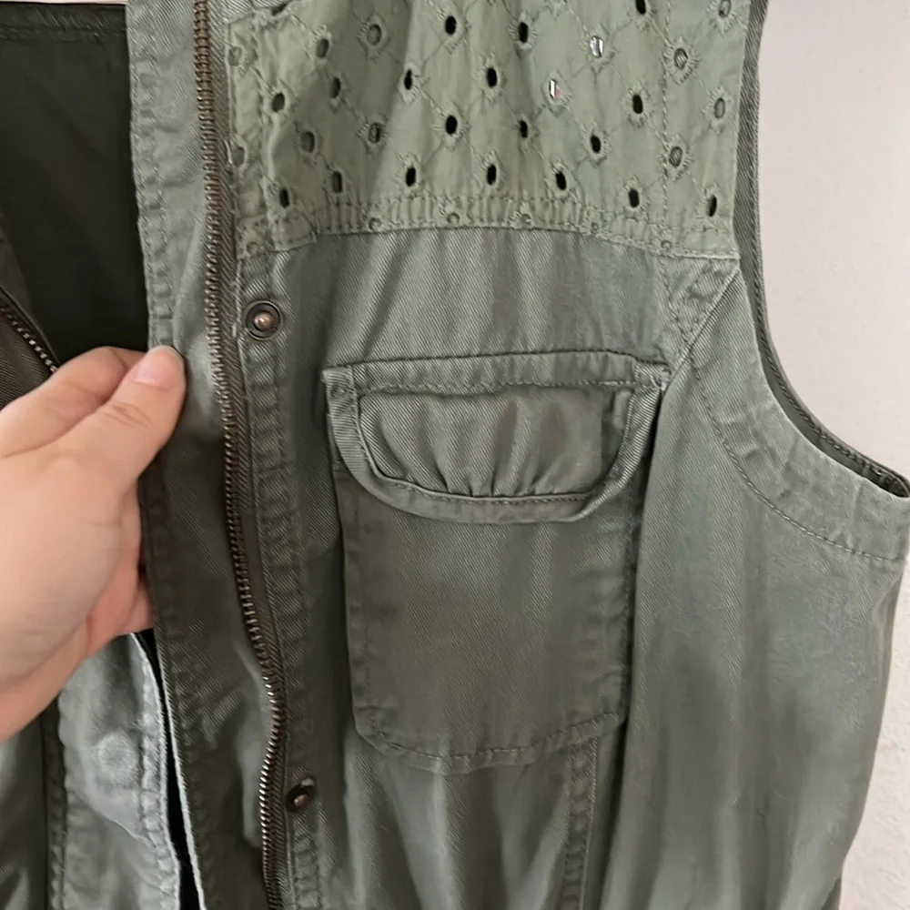Candie's Sleeveless Vest - Picture 5 of 14